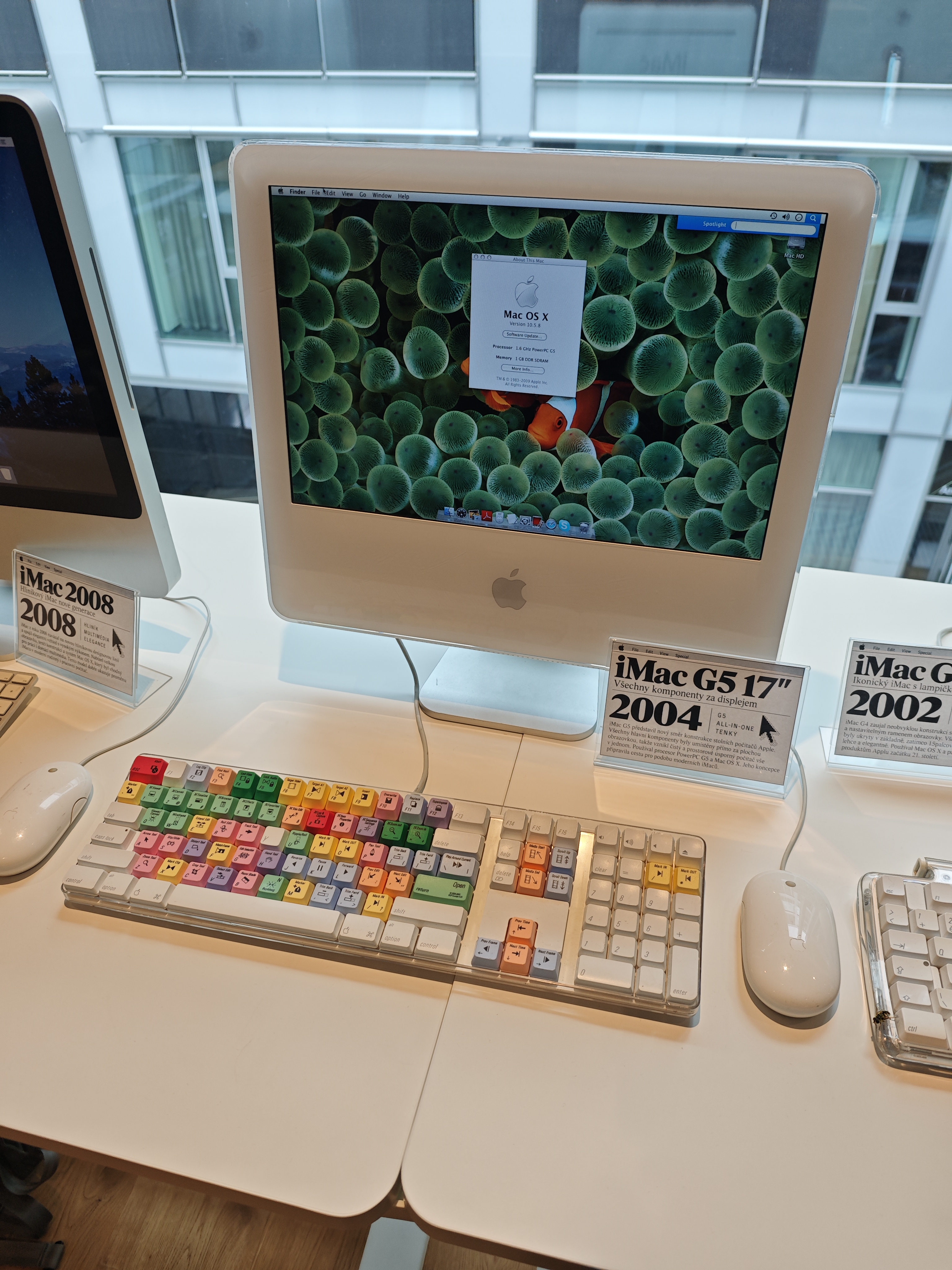 Historické modely MacBookov na iPhone Summite